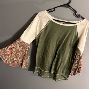 Flare sleeve shirt